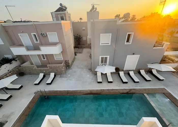 Diamond Deluxe Apartments Pool&Bar